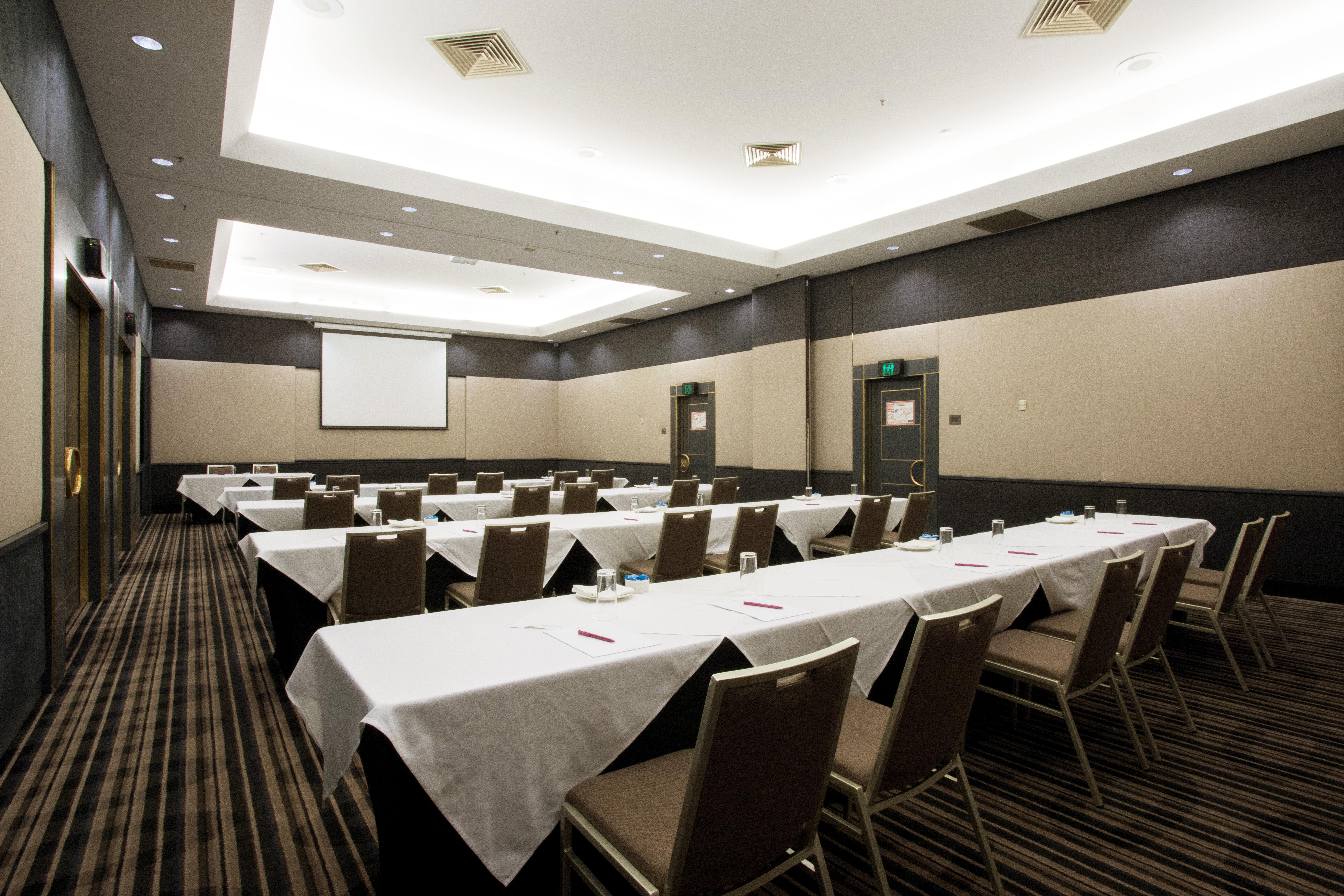 Crowne Plaza Surfers Paradise By Ihg Gold Coast Exterior photo