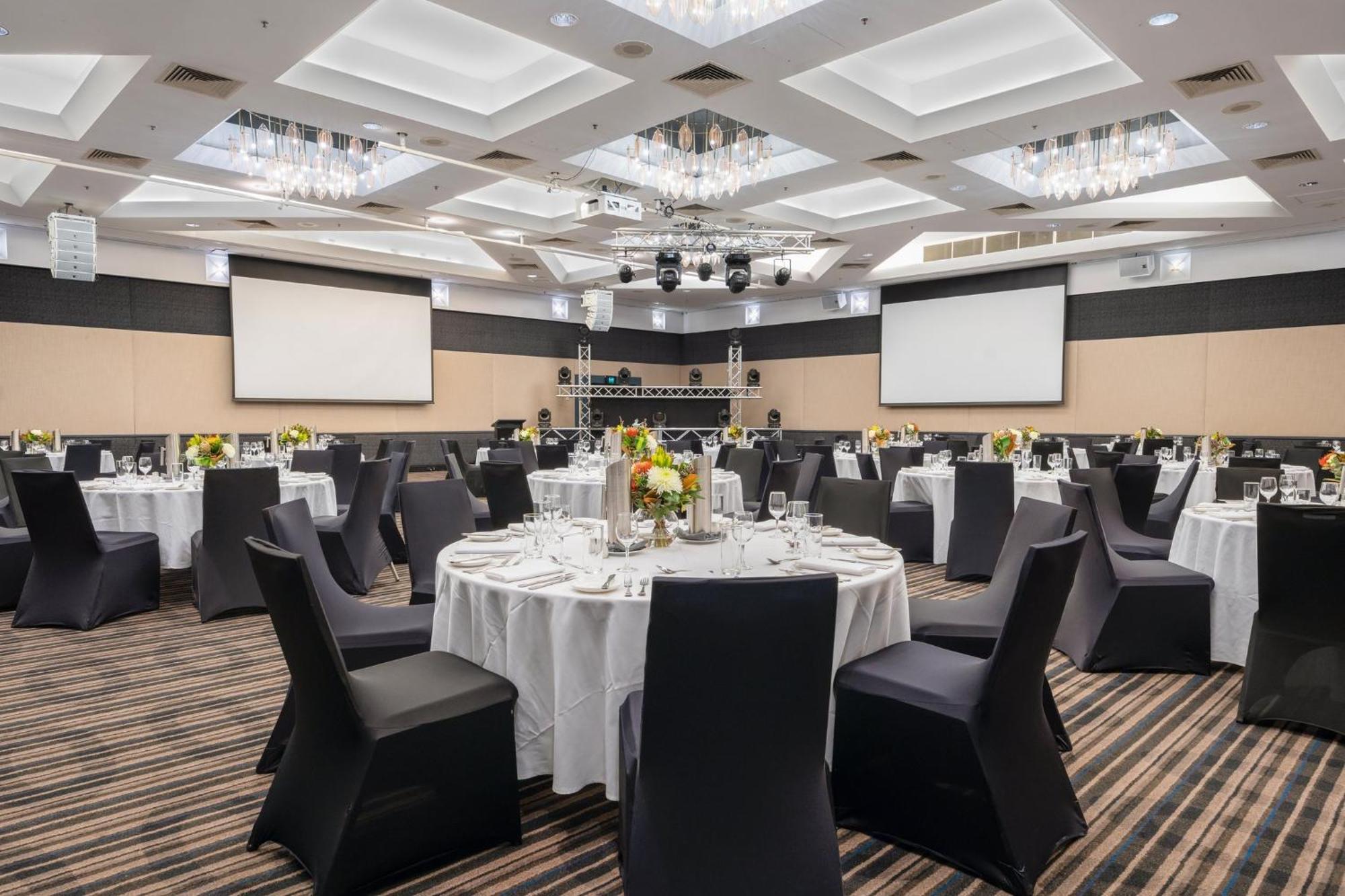 Crowne Plaza Surfers Paradise By Ihg Gold Coast Exterior photo